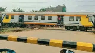 obey traffic rules and save your values life when you cross a level crossing 🚸🚸🚸🚸🚸 🚂🚂🚂🚂 🙏