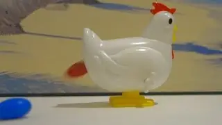WIND UP TOY CHICKEN ~ LAYS CANDY EGGS