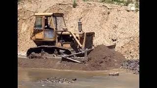 Bulldozer TG 140 in work