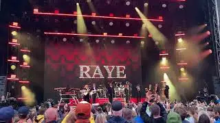 RAYE coming into the stage at Jazzopen Stuttgart 2025