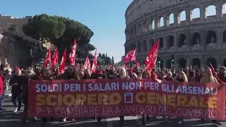Italian workers join a general strike to demand the amendment of the 2026 budget