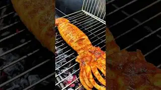 Как готовятся жареные кальмары &mdash; сытные и сочные! #шорты #уличнаяеда #любителиморепродуктов