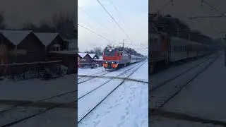 ЭП2К-383 с поездом Москва - Тюмень следует мимо о.п. Загорянская