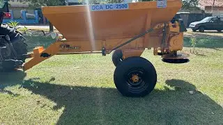 Distribuidor de calcareo/Calcareadeira Marca: Tatu modelo DCA DC2500 de 2.500 KG a venda !!