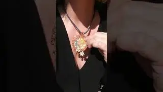 video ciondolo soutache brown e blu