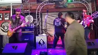 Left-&ouml;vR Gator Season live at #Handlebar