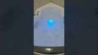 &laquo;Ночь в джакузи с меняющимися цветами ✨Роскошные пузырьки и радужная подсветка 🌈🫧Атмосферное осве...