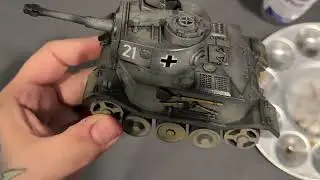 Weathering Tiger tank models with an oil wash