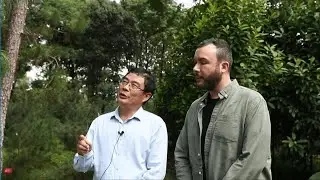 How does China protect plant species with extremely small populations?