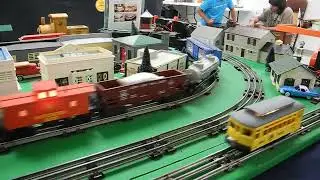 Lionel turbine 671 and GM Aero Train on 4x8 Melbourne Train Show