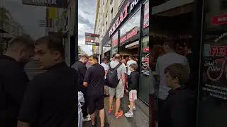 #shots Popularny Kebab w Wiedniu. Nasza ocena bardzo przeciętny  nie polecamy 🤠. Ale kolejka...