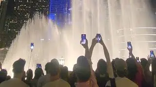 Dubai: Burj Khalifa: Waterfountain show: 