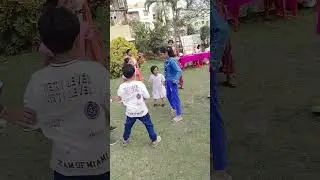 Passing the ball गेंद को पास करना