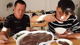 米饭哥下馆子，菜可以免费加，米饭自助，6元钱吃饱了【米饭哥】
