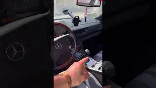 Auto mit Gangschaltung anschieben, ob das wohl auch mit E-Autos geht wenn sie leer sind? #shorts