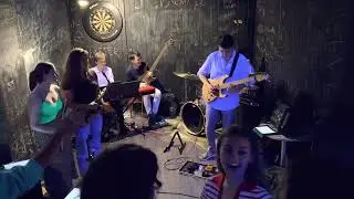 Guitarist won’t stop quoting memes in his solo