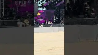 NMIXX waving to NSWERs during Wango Tango 2025 soundcheck