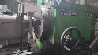 Manual Boring a Gearbox Housing on a 1980 Vintage Boring Mill