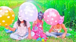 Amazing village balloon show videos - Village children playing with balloon in outdoor