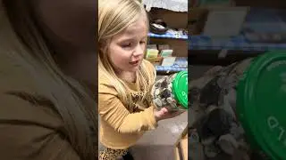 A 5 year old shops for things that catch her eye here at the Allen Antique Barn! #allenantiquebarn
