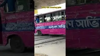A bus crossed the busy rail crossing gate. #viral #train #railway #trending #shorts #railgate