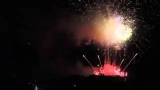 Etna, 6 December 2015: two kinds of fireworks
