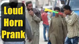 Loud Horn Prank On People - Prank In Pakistan - HumTum Network