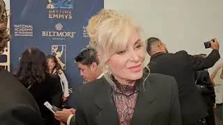 Soap Hub берет интервью у Эйлин Дэвидсон из Y&R на красной дорожке церемонии вручения премии &laquo;Эмм...