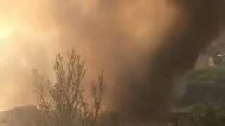 PAUROSO INCENDIO MINACCIA IL QUARTIERE CIAMBRA: SGOMBERATE NUMEROSE FAMIGLIE | IL VIDEO