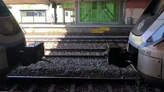 X60B Pendeltåg kopplas ihop vid Älvsjö.