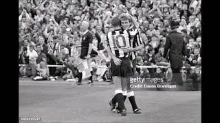 Newcastle Utd - David Kelly Congratulated By Lee Clarke v Portsmouth 1992