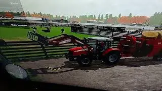 Je mai  la paille au  vache  avec la mélangeuse de paille  en dhor  lanchon christophe patron 