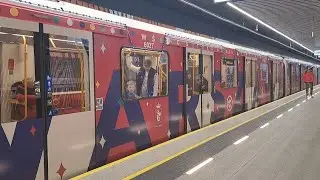 Świąteczne Metro Warszawskie 2023. Przejazd Świętokrzyska - Kondratowicza. 26.12.2023.
