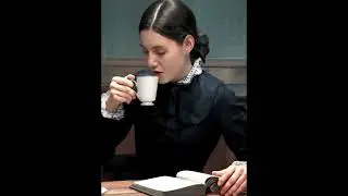 Animation of reading beauties in Paintings