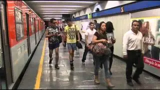 AL METRO EN ROPA INTERIOR