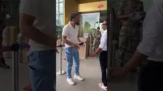 Sunil Shetty spotted at airport | Bol Bollywood