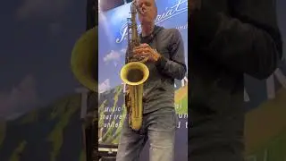 Unreal BeatBox on Saxophone?!