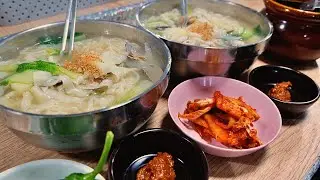 Вкусная домашняя лапша, приготовленная мамой / корейская уличная еда