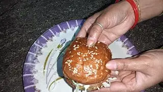 क्रिस्पी बर्गर एकदम रेस्टोरेंट स्टाइलघर पर स्वाद इतना अच्छा की खाने का मनकरें
