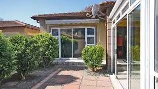 2 Bedroom Townhouse For Sale in Bonza Bay, East London 5241, South Africa for ZAR 2,050,000...