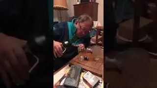 Y a pas le verre Jean-Yves, y a pas le verre je te dis (En foir&eacute; de mec ouille). Quel ane'cul'laid.😤