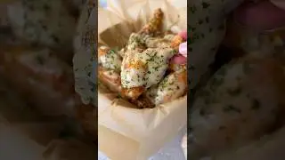 Garlic Parm Chicken Wings So Good You&rsquo;ll Lick Your Fingers Clean 👅🧄🍗 #wings #garlicwings #shorts