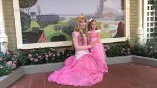 Lynlee meets Princess Aurora (Sleeping Beauty) at Disney World (Magic Kimgdom)