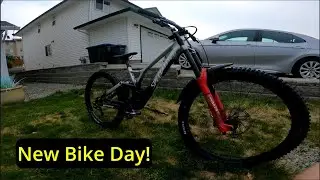 NEW 2023 Race Bike! Specialized Demo Build, Ridewrap and First Ride!