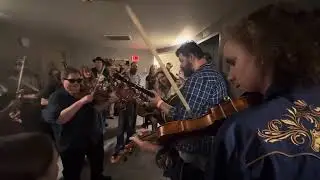 Bodhi Gibbons-Guinn, Michael Cleveland & others, IBMA 2025 jam, Road to Columbus start