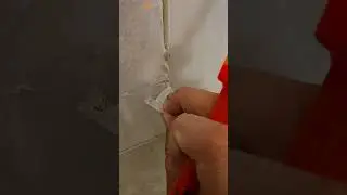 Removing stuck tile leveling clip
