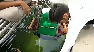 Floating waste collecting mechanism