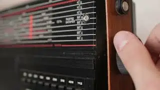 The front glass and tuning knob of the old radio tuning the radio wave