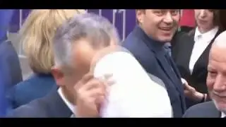 Vlad Plahotniuc probează un chipiu