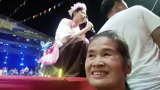 น้ำตาจะไหลลูกสาวต้นข้าวร้องเพลงโลกของผึ้งชีวิตหนูไม่ต่างกับไม่พึ่งเลย